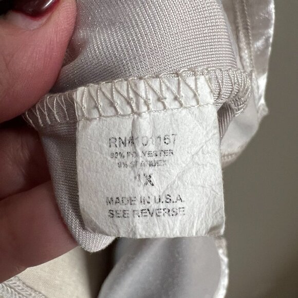 Women's Pebble and Stone Velvet V-neck Top with Bell Sleeves. Size 1X - Picture 5 of 6